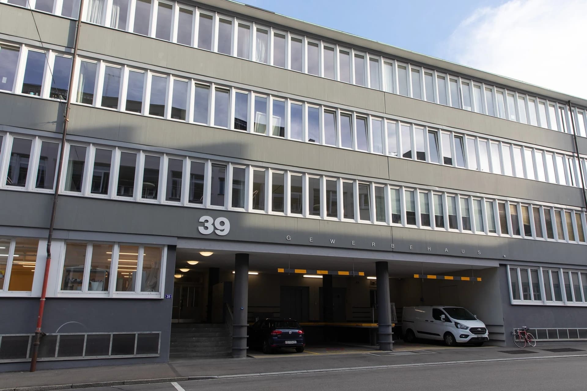 Lagerflächen in Zürich – 70 m² und/oder 347 m² abzugeben — Zürich