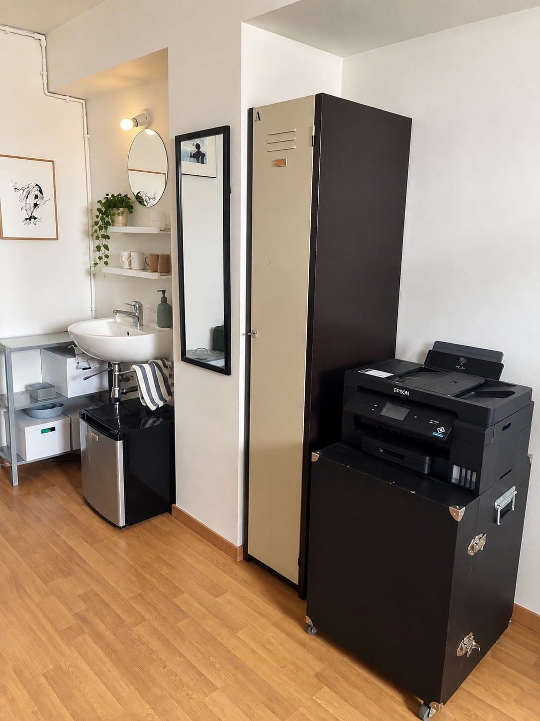 POSTE TATTOO / NAIL ART / BEAUTÉ À LOUER – LAUSANNE CITÉ — photo 3